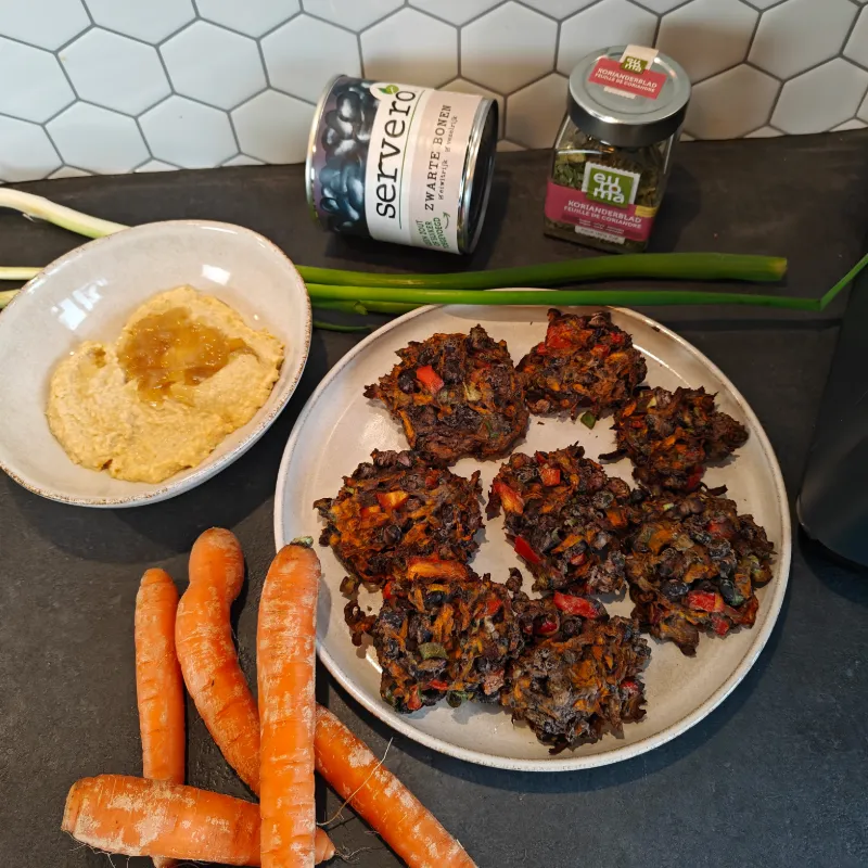 Airfryer burgers van zwarte bonen en wortel