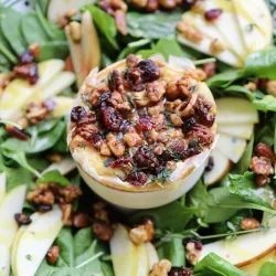 Wintersalade met gesmolten kaas en noten uit de airfryer