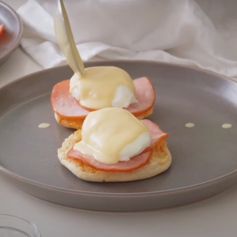 De eieren met de saus