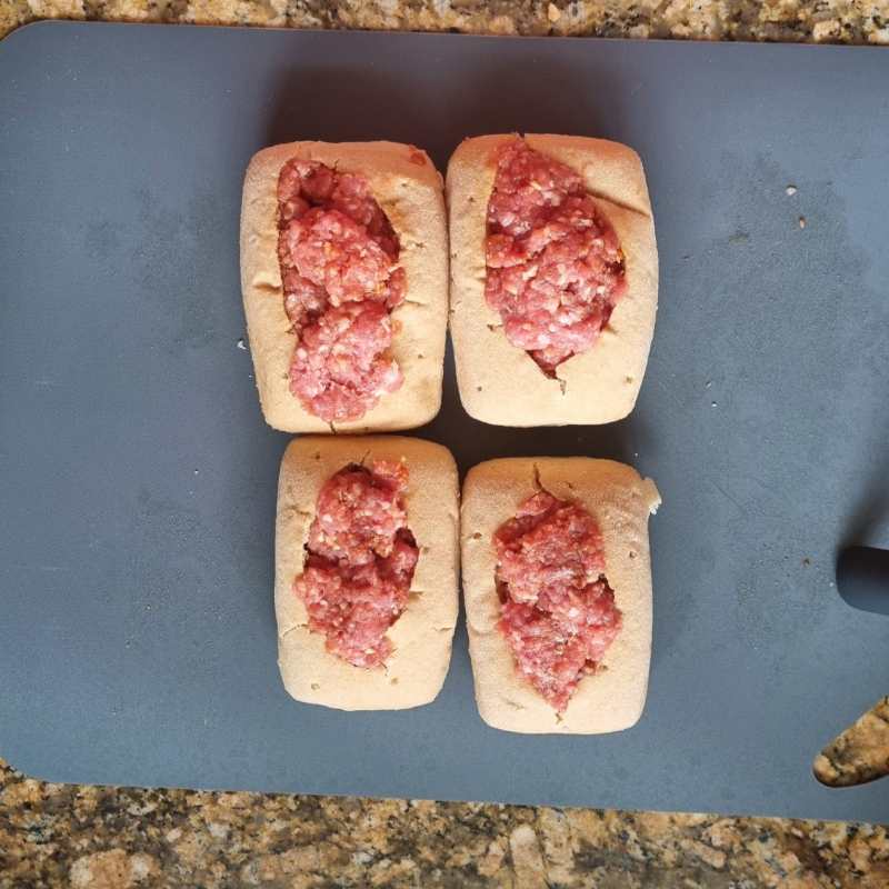 Broodjes met rauw gehakt