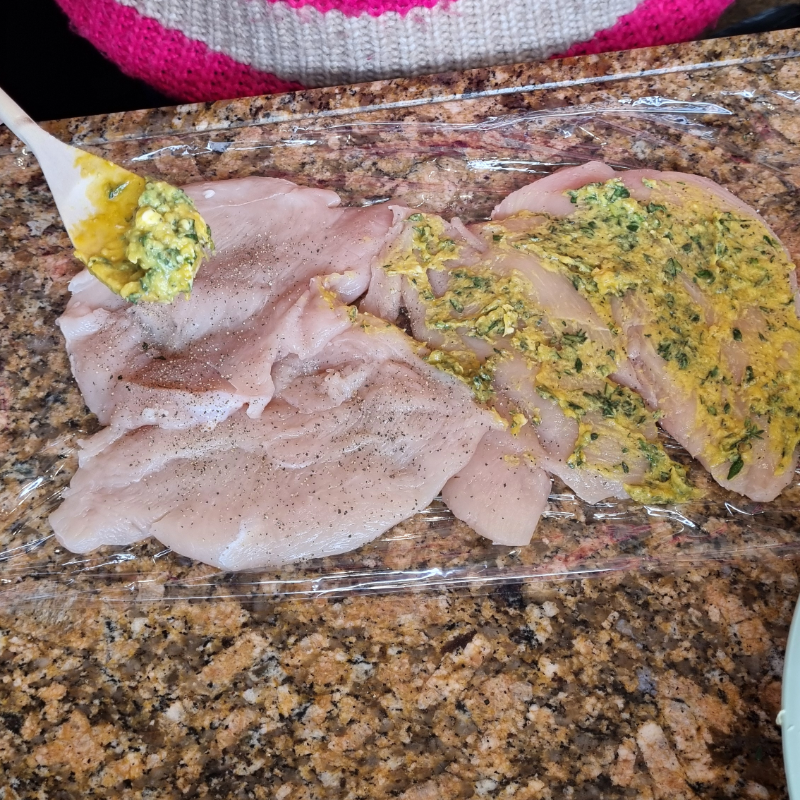 Het vullen van de kipfilet