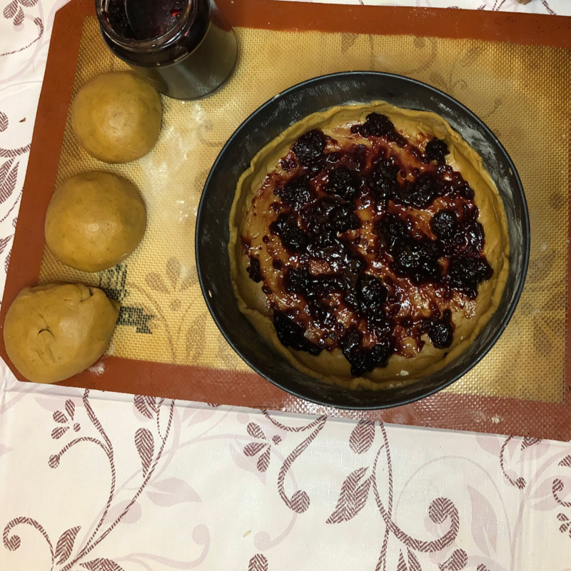 Het vullen van de laagjestaart